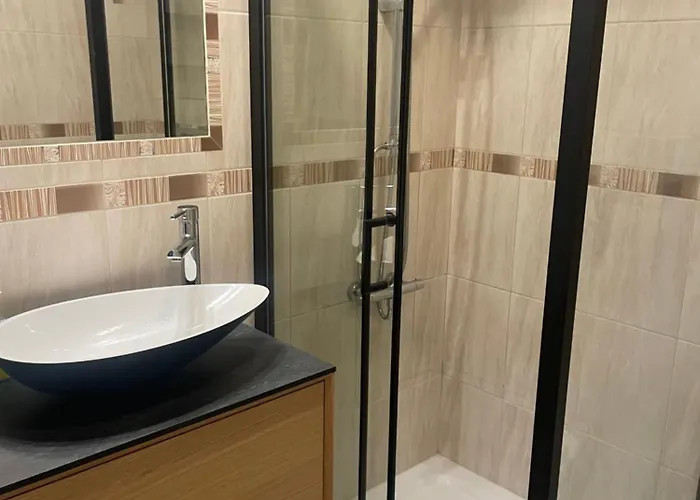 Politechnika Przy Jeziorze * 포즈난